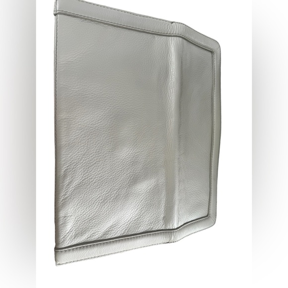 Banana Republic Women's Genuine Leather Handbag Clutch in Bone White. - Picture 5 of 5